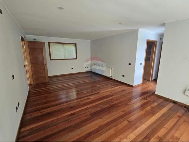 Venta casa de 2 pisos en hermosa parcela | 3 dormitorios por 11000.00 en Valdivia