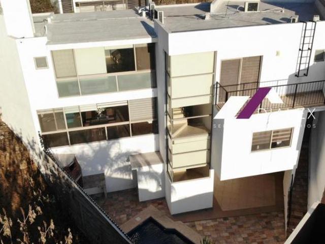 VENTA Casa de 355 M2 en VILLAS LAS FUENTES Zona Sur de MONTERREY con Alberca y Patio amplio