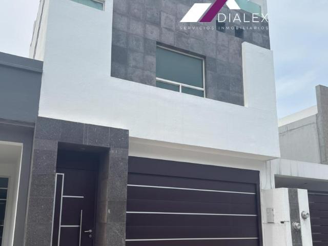 VENTA Casa de 3 niveles con TERRAZA y ALBERCA en FRACC. NEXXUS sector RUB? en Escobedo, Nuevo Le?n
