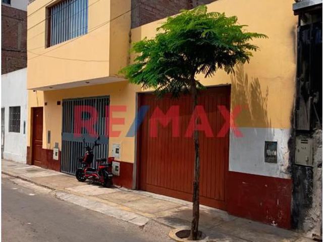 Venta: Casa De 3 Pisos + Local Comercial Surquillo