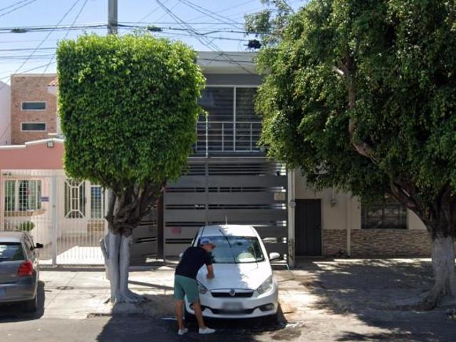 VENTA CASA DE 4 RECAMARAS EN HACIENDA DE GUADALUPE SANTA ROSA GUADALAJARA JALISCO