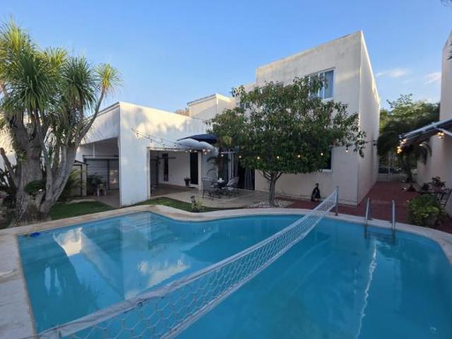 VENTA CASA DE 5 HABITACIONES JARDIN Y ALBERCA EN PRIVADA ALGARROBOS ZONA CABO NORTE SANTA GERTUDIS