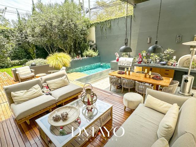 Venta Casa Exclusiva con acabados top y en esquina San Isidro