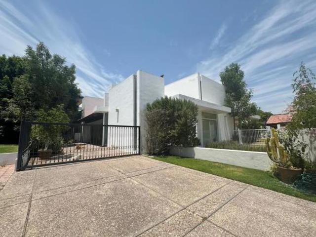Venta Casa El Campanario con gran Terreno
