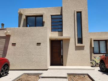 Venta casa en Av Rukan/Chicureo 3D+4B+Home Office+ Quincho