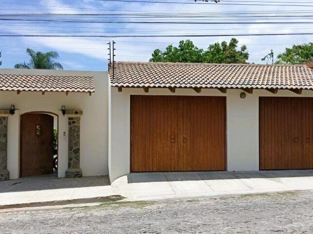 VENTA CASA EN AJIJIC CENTRO, CON ALBERCA, CHAPALA JALISCO
