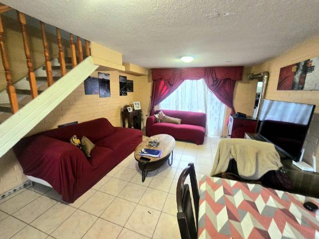 VENTA CASA EN BARRIO HOLANDA MAIPÚ 5H 2B 1E