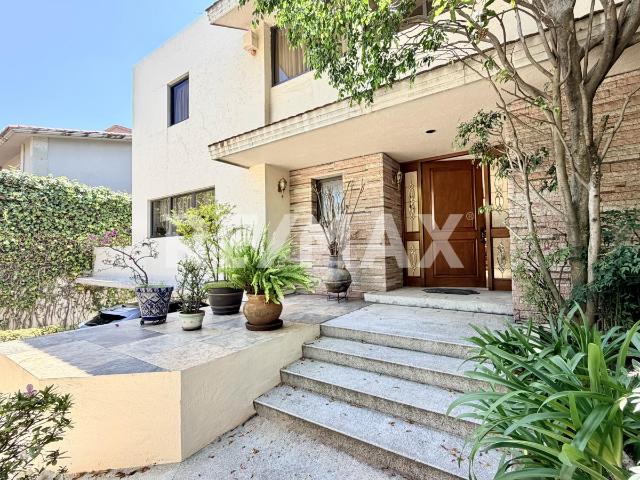 VENTA CASA EN BOSQUES DE LAS LOMAS