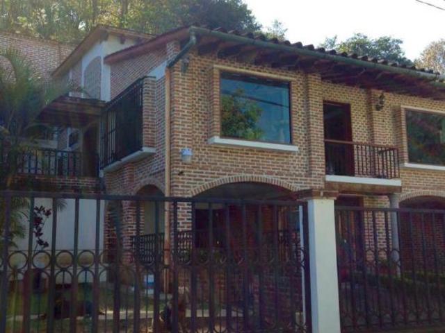 VENTA, Casa en Briones terreno de más de 1,000 mts2