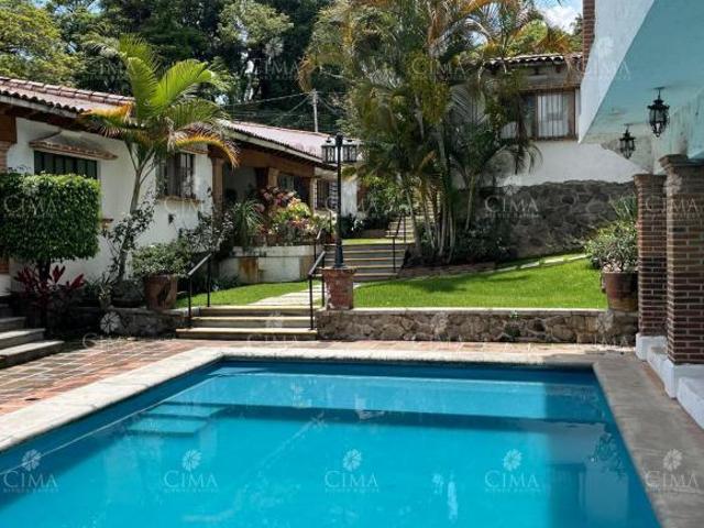 Venta casa en condominio en Lomas de Atzingo V372