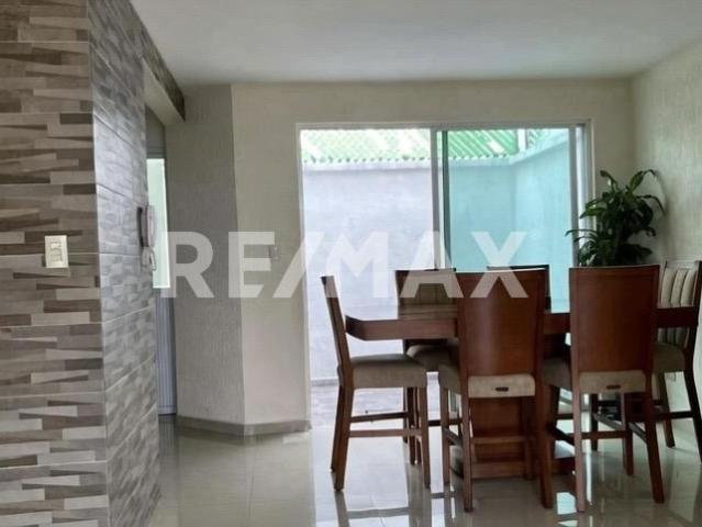 Venta casa en condominio Residencial Primavera I, cerca aeropuerto Toluca