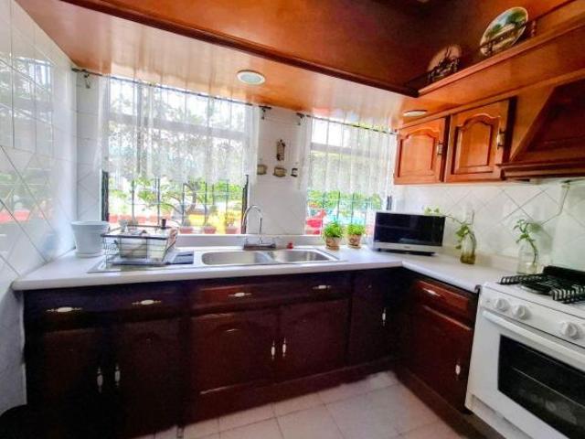VENTA CASA EN CONJUNTO HORIZONTAL DE SÓLO 4 CASAS, SILLON DE MENDOZA