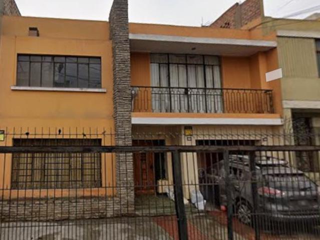 VENTA CASA EN EXCELENTE ZONA DE PUEBLO LIBRE A UNA CUADRA DE LA AV PASO DE LOS ANDES