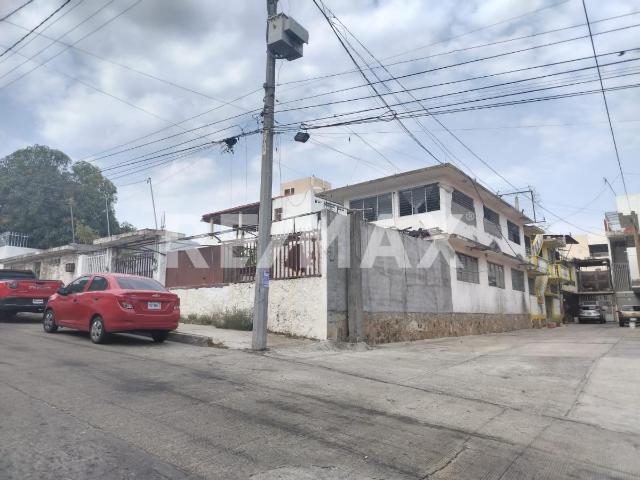 Inmueble Comercial en Venta en Acapulco: Esquina Estratégica por $2.9 MDP Oportunidad de Inversión en Acapulco: Inmueble en Esquina a 5 Minutos de la Playa