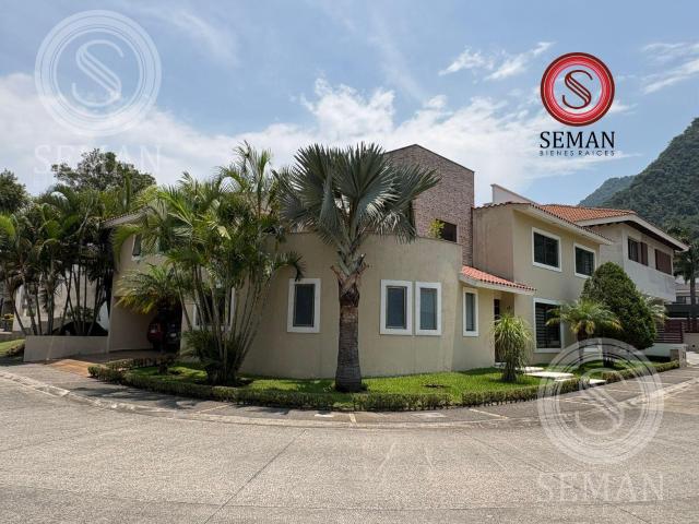 VENTA CASA EN ESQUINA RESIDENCIAL LAGO DEL ANGEL ORIZABA, VER