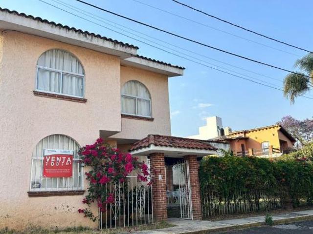 VENTA CASA EN FRACCIONAMIENTO EN COLONIA LOMAS TETELA, CUERNAVACA MORELOS
