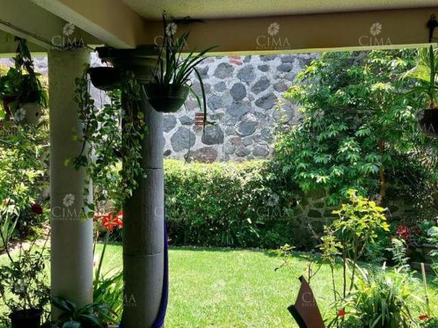 Venta casa en Fraccionamiento Lomas de Atzingo V383
