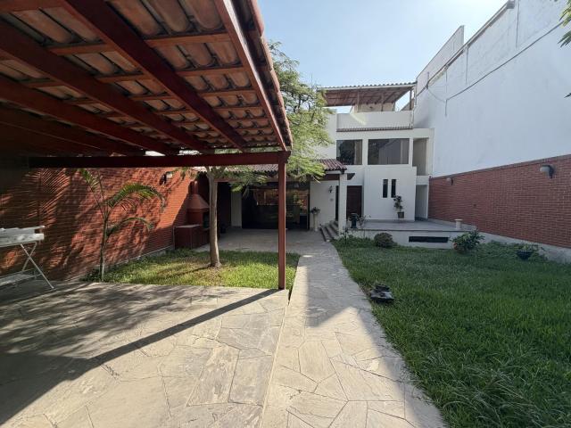 VENTA CASA EN LA MOLINA