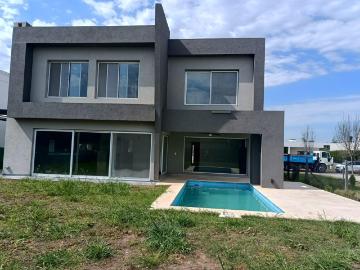 Casa en alquiler en Villa Rosa - Jardín