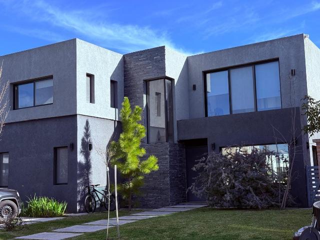Venta Casa en Lagoon Pilar