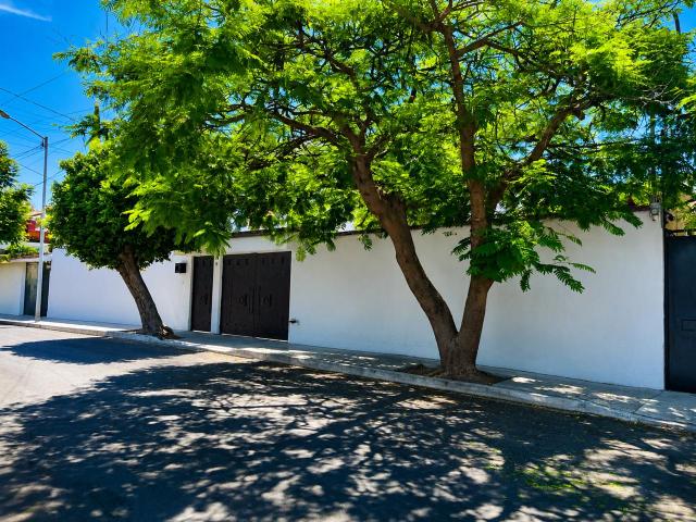 VENTA CASA EN LOMAS DE QUERETARO