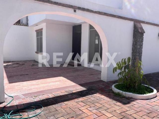 VENTA CASA EN LOMAS DE QUERETARO