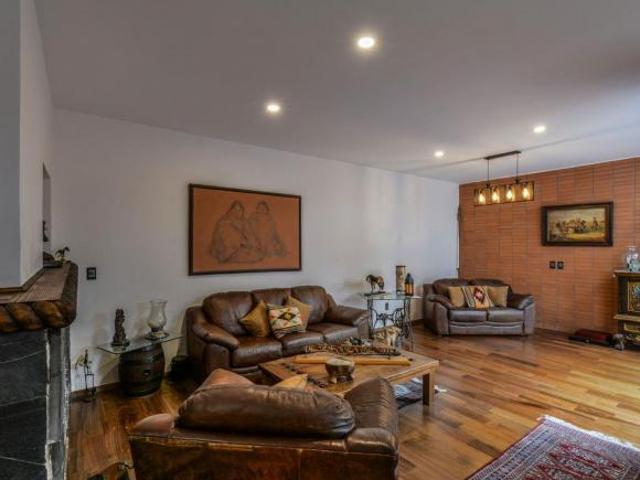 VENTA CASA EN LOMAS DE TARANGO