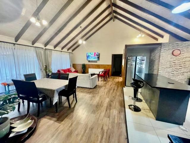 Hermosa casa en condominio con gran terreno | 5 dormitorios por 298000. 00 en Pucón