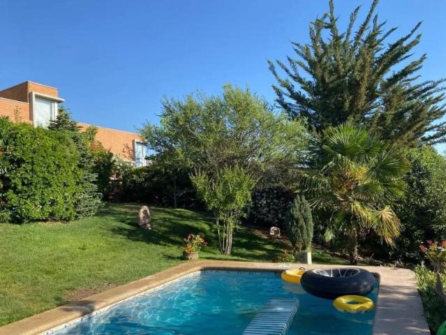 VENTA Casa en parcela, Excelentes Vistas, 3D, 3B