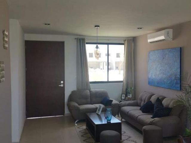 VENTA CASA EN PRIVADA CONKAL