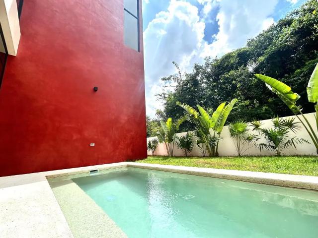 Venta casa en privada al norte de merida, paseo country