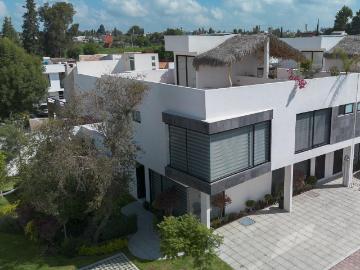 VENTA CASA EN RESIDENCIAL CELESTUN EN ESQUINA