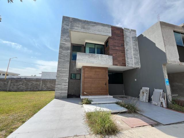 VENTA CASA EN RESIDENCIAL TAHONA AL PONIENTE DE LA CIUDAD GA