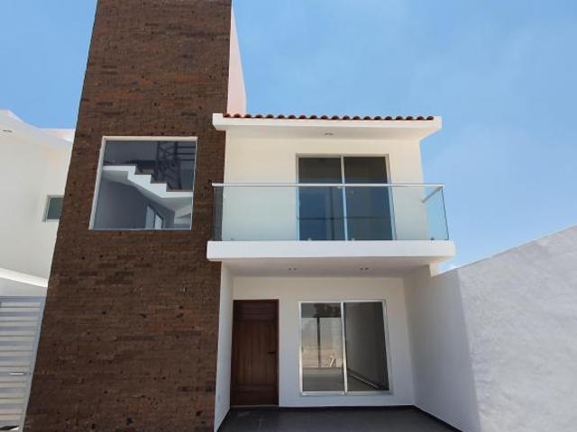 VENTA CASA EN SANTUARIA SJR QRO 3R 2.5B EN FRACC PRIVADO MUY CERCA DEL CENTRO