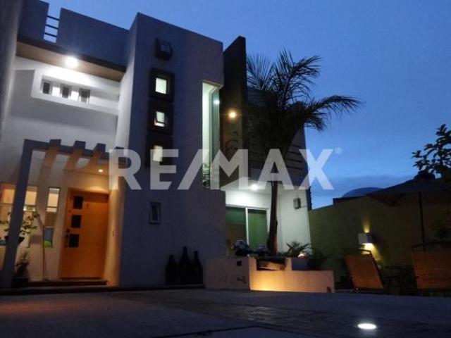 VENTA CASA EN TEJEDA, AVENIDA AMSTERDAM, CORREGIDORA