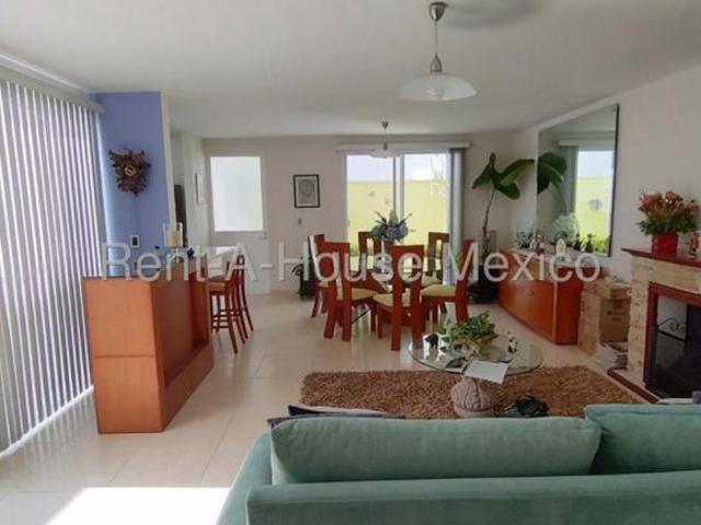Venta Casa en Villas Palmira, Lomas del Marqués, Qro Con Recámara en Planta Baja