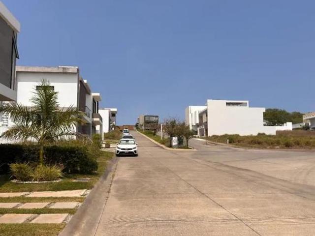 VENTA? Casa Familiar en Punta Tiburón con Paneles Solares ?