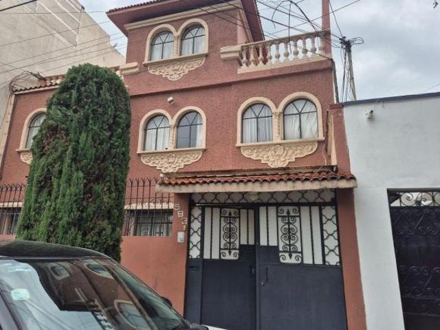 VENTA CASA FAMILIAR EN VERTIZ NARVARTE