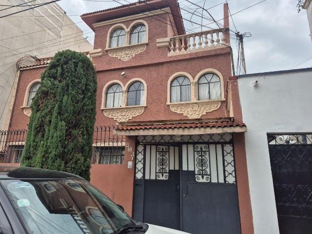 VENTA CASA FAMILIAR EN VERTIZ NARVARTE