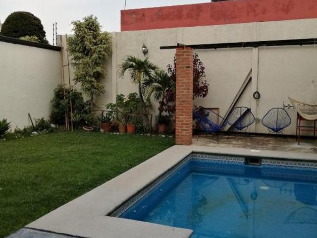VENTA CASA FRACC. JARDINES DE AHUATLAN CUERNAVACA c/alberca