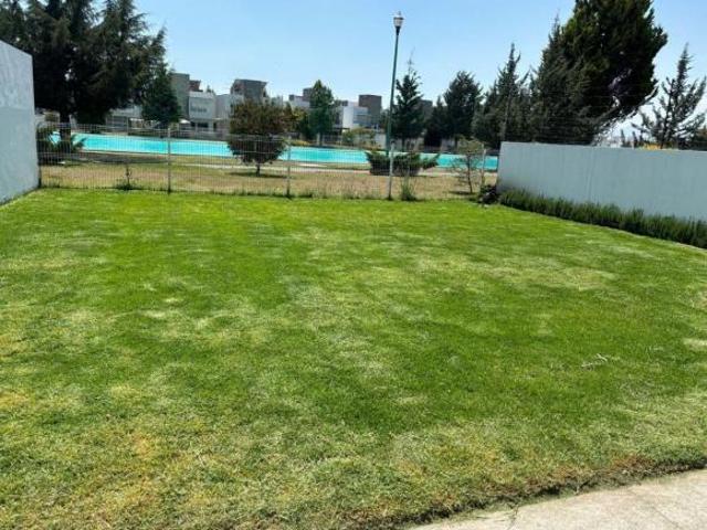Venta casa frente a la laguna