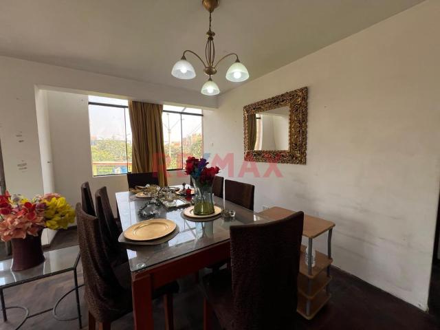Venta Casa Frente A Parque Urb.Alameda Ate
