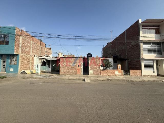 Venta Casa Frente A Parque Urb. Manuel Arevalo La Esperanza