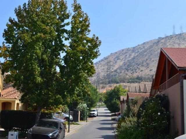 Venta casa huechuraba condominio las haras ii