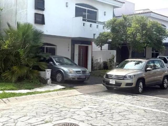 VENTA CASA JARDIN REAL COTO 5