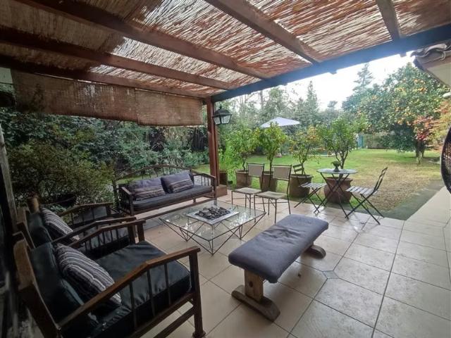 Venta casa La Dehesa Central, amplio jardín. 5 dormitorios por 19600.00 en Lo Barnechea