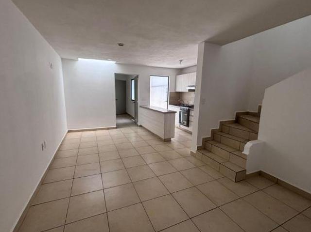 VENTA CASA LA YESCA $ 2,162,000 UN POCO NEGOCIABLES 3 RECAMARAS 2 BAÑOS 2 AUTOS NO ESTA EN PRIVADA