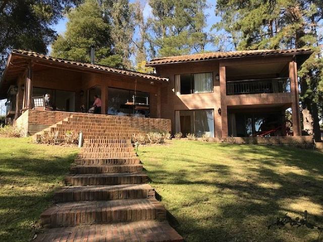 Venta Casa Las cabras Sitio con 2 casas ambas con acceso al lago, 2 embarcaderos