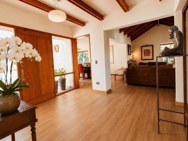 Venta Casa Lo barnechea Increíble casa estilo chileno de 1 piso