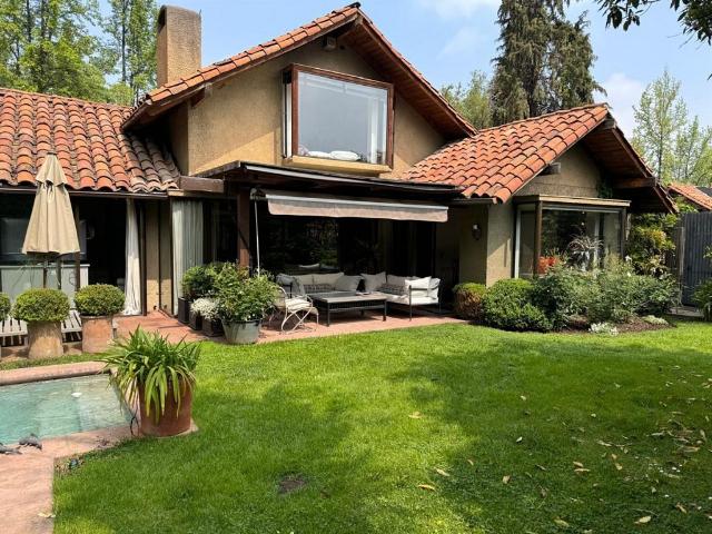Venta Casa Lo barnechea Linda casa en sector residencial de La Dehesa